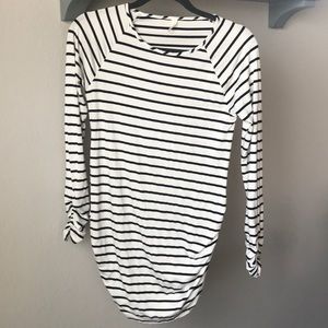 Like new Pinkblush maternity long sleeve tee - M